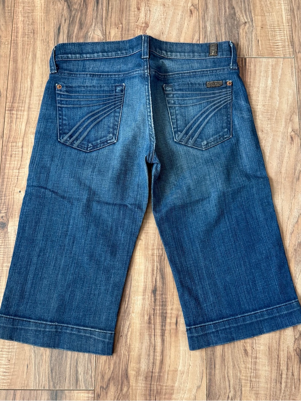 7 For All Mankind Dojo Cropped Wide-Leg Bramuda Shorts • Size: 26